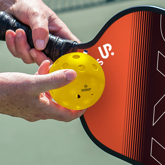 Pickleball vs Tennis : Quelles différences et pourquoi choisir le pickleball ?