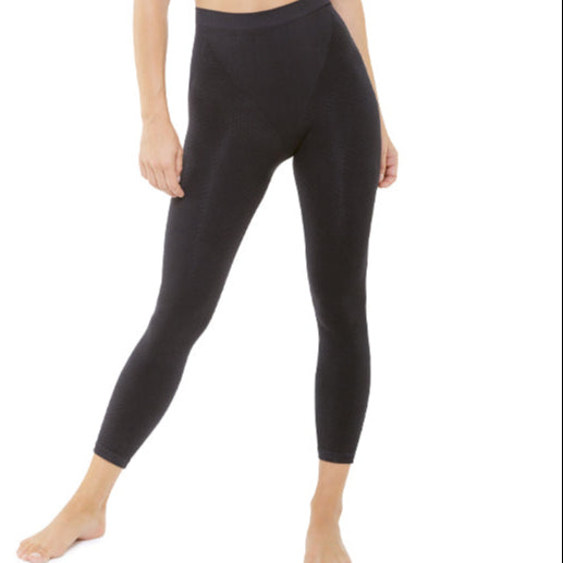 Legging femme sur mannequin SKINUP SPORT - fond blanc