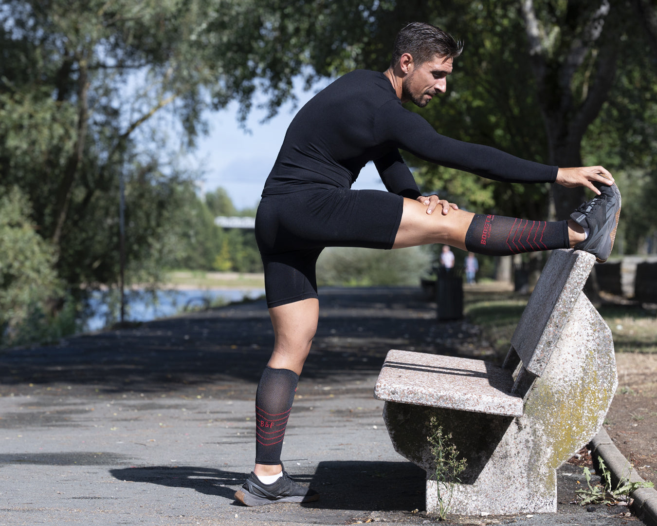 Manchons noirs sur mannequin SKINUP SPORT - en extérieur