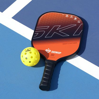 Raquette SKINUP SPORT Smart & Fun orange en match – joueur en action