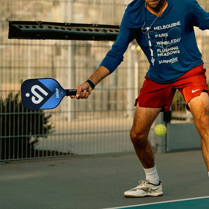 Raquette Smart & Pro bleue SKINUP SPORT - avec le joueur en match